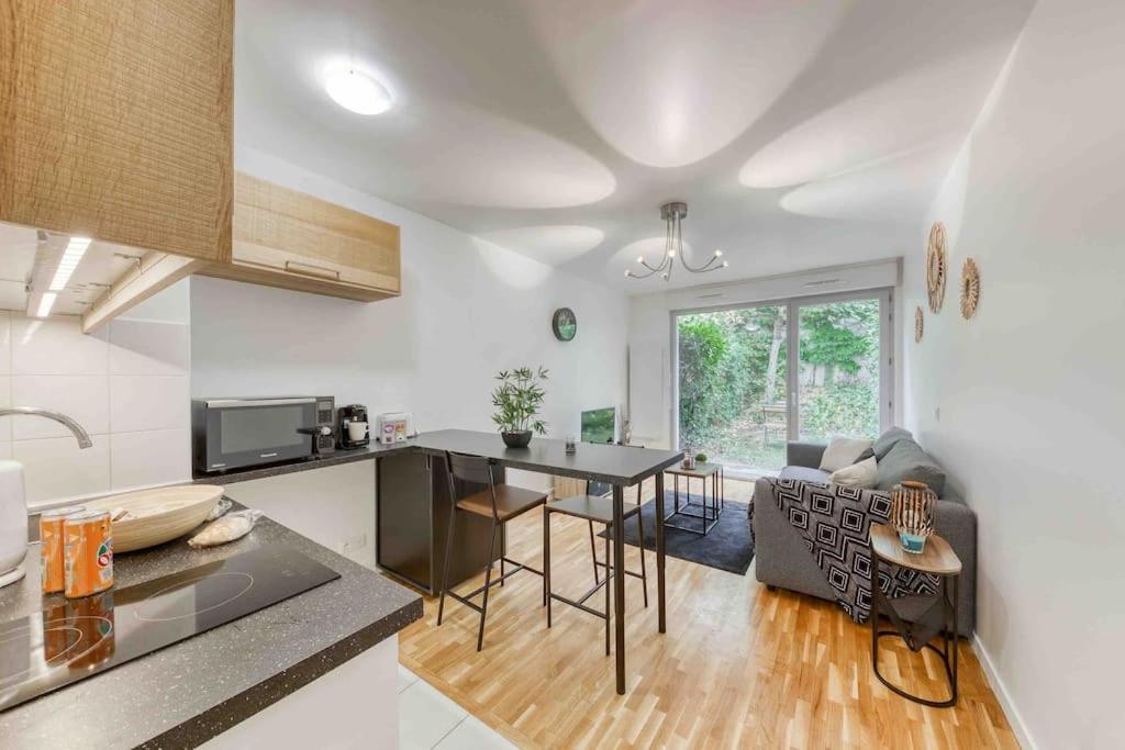 Moderne, Metro 7, Parking Et Jardin *