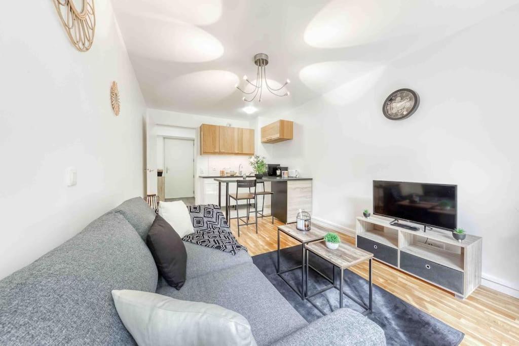 Moderne, Metro 7, Parking Et Jardin * Villejuif